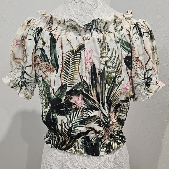 H&M Puff Sleeve Smocked Crop Blouse in Pink and Green - Picture 4 of 7
